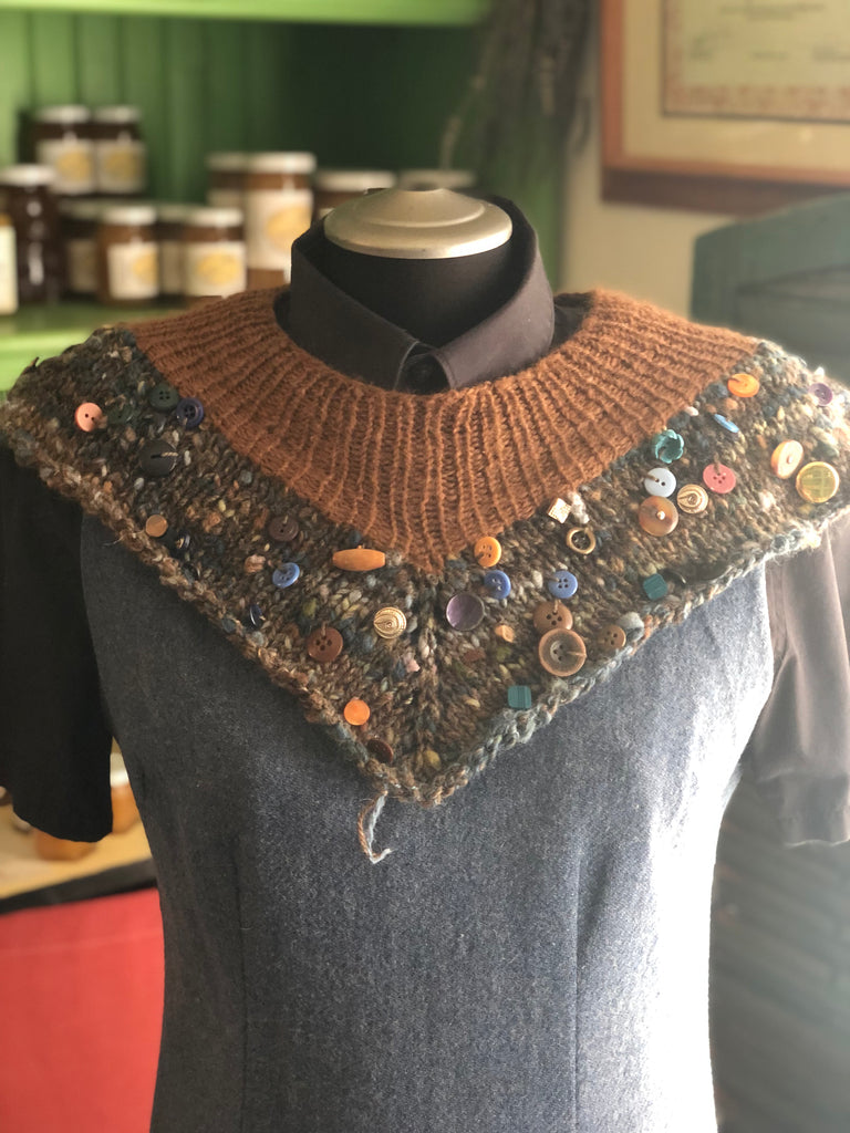 Neck warmer with buttons